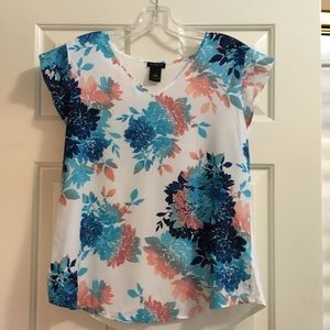 Ann Taylor top size medium in pretty soft floral
